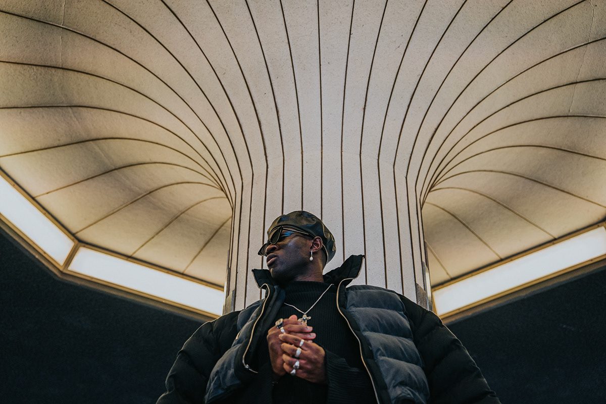Innenraum mit geschwungener Decke